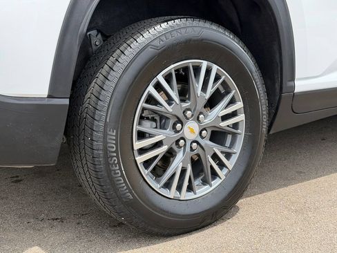 Used 2025 Chevrolet Traverse LT AWD/4WD image 26