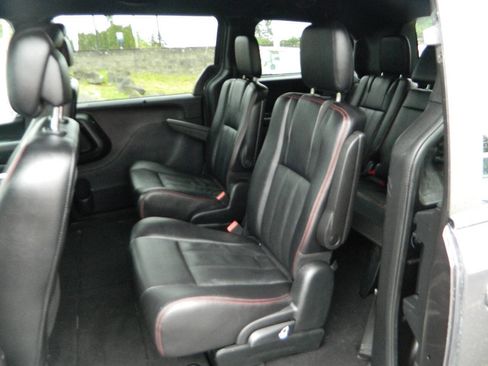 Used 2019 Dodge Grand Caravan GT FWD image 14