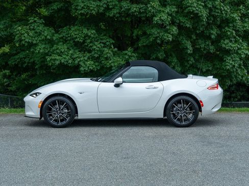 Used 2026 MAZDA MX-5 Miata Grand Touring RWD image 5