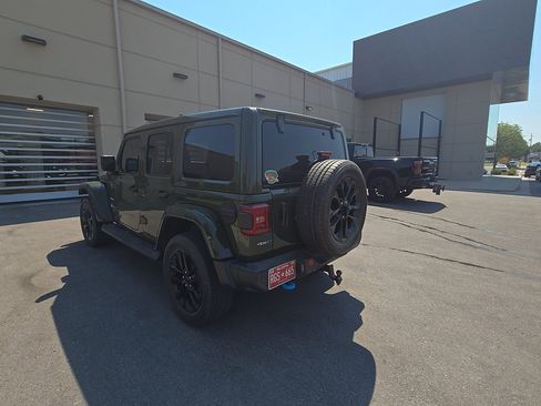 Used 2023 Jeep Wrangler Unlimited Sahara w/ Cold Weather Group AWD/4WD image 6