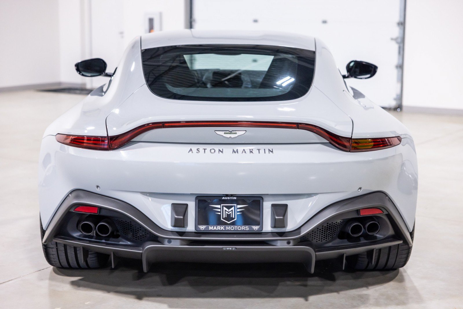 Used 2023 Aston Martin V8 Vantage Coupe RWD image 8