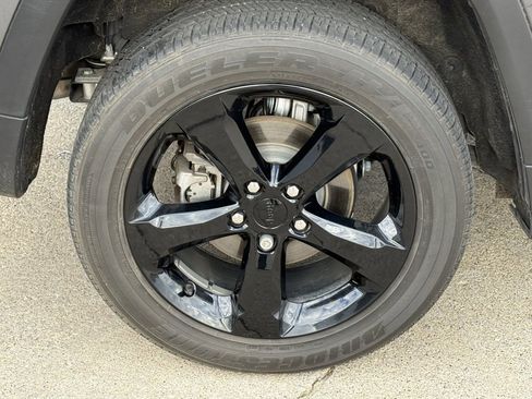 Certified 2024 Jeep Grand Cherokee Altitude image 10