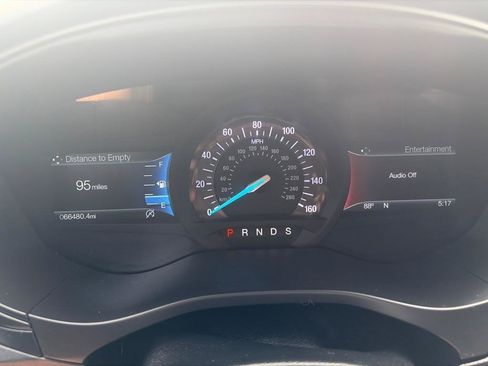 Used 2018 Ford Fusion SE w/ Fusion SE Technology Package FWD image 10