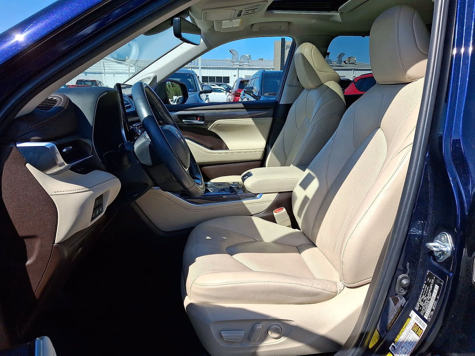 Used 2022 Toyota Highlander Limited AWD/4WD image 17
