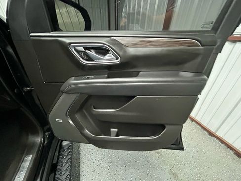 Used 2021 Chevrolet Suburban Z71 w/ Luxury Package image 11