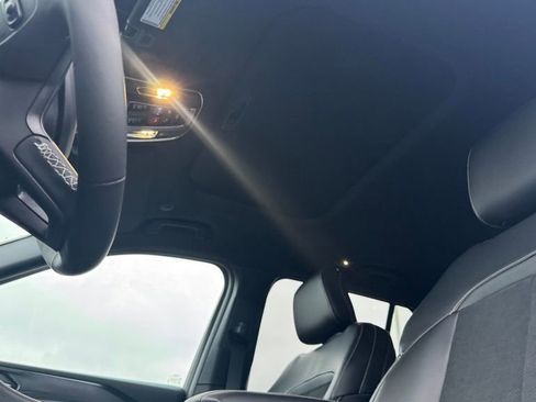 New 2025 Jeep Grand Cherokee Altitude image 12