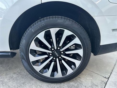Used 2024 Lincoln Navigator Reserve image 10