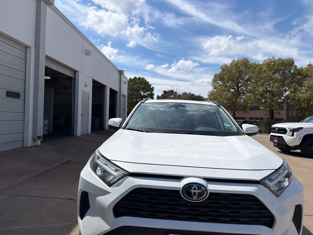 Used 2022 Toyota RAV4 XLE w/ Convenience Package AWD/4WD image 2
