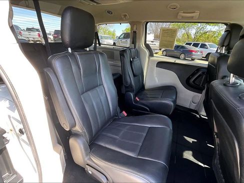 Used 2015 Chrysler Town & Country Touring-L w/ Driver Convenience Group image 24