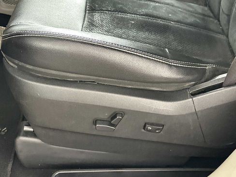 Used 2014 Dodge Grand Caravan SXT image 12