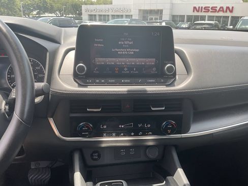 Used 2025 Nissan Rogue SV FWD image 13
