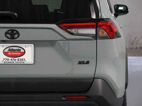 Used 2022 Toyota RAV4 XLE w/ Convenience Package FWD image 10