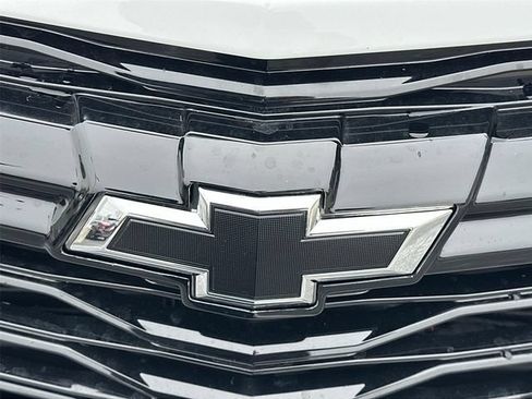 Used 2023 Chevrolet Equinox RS FWD image 30