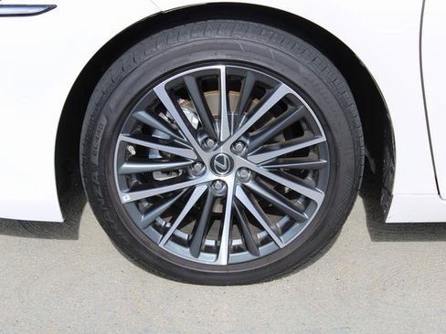 Certified 2024 Lexus ES 300h w/ Premium Package image 4