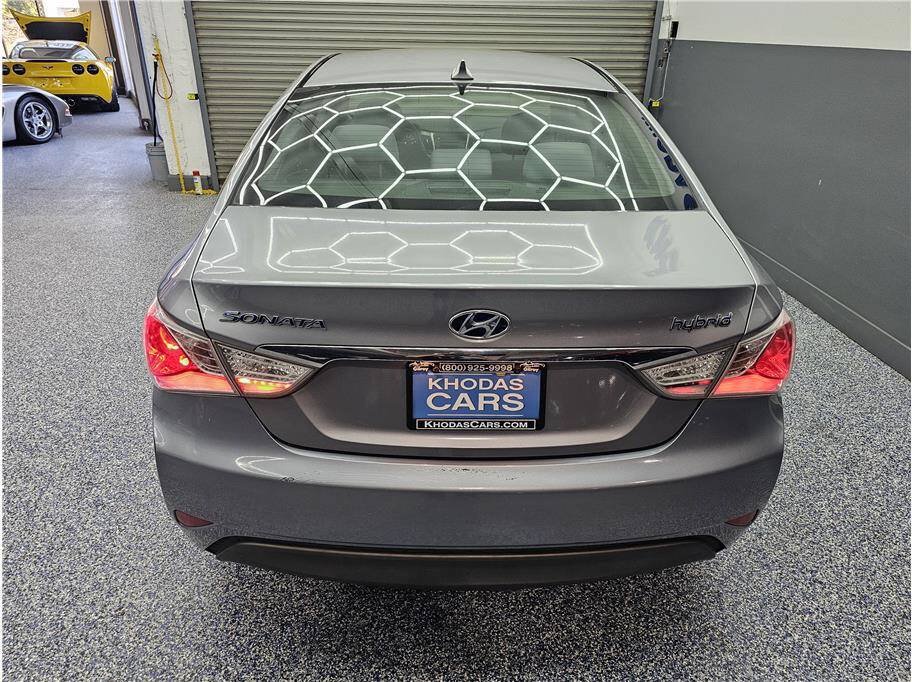 Used 2015 Hyundai Sonata Hybrid FWD image 4