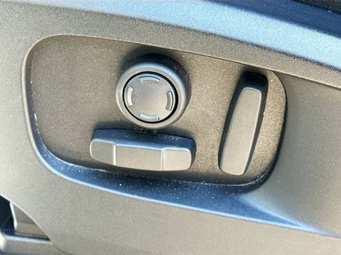 Used 2021 Land Rover Defender 90 First Edition image 25