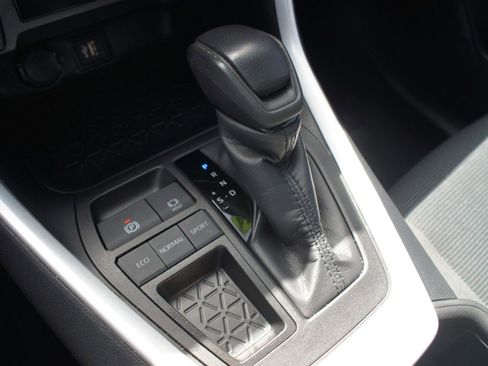 Used 2024 Toyota RAV4 LE FWD image 9