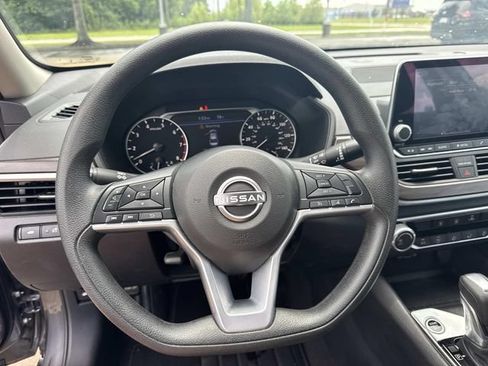 Used 2025 Nissan Altima 2.5 SV FWD image 28