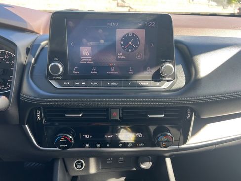 Used 2022 Nissan Rogue SV image 6