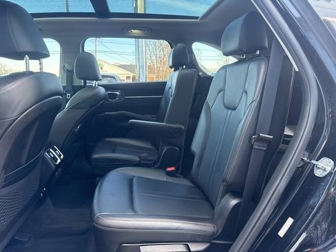 Used 2023 Kia Sorento SX image 11