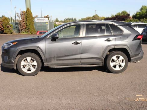 Certified 2021 Toyota RAV4 XLE w/ XLE Grade Weather Package AWD/4WD image 9