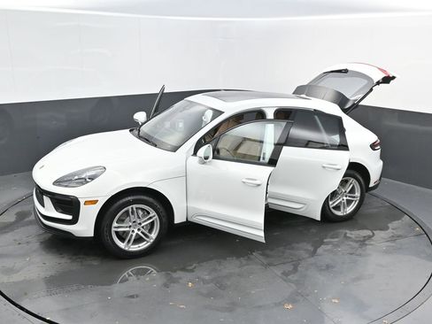 Certified 2022 Porsche Macan image 49
