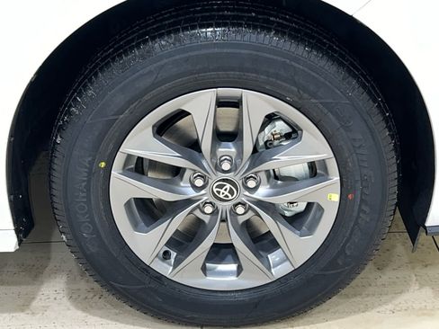 New 2026 Toyota Sienna XLE image 4