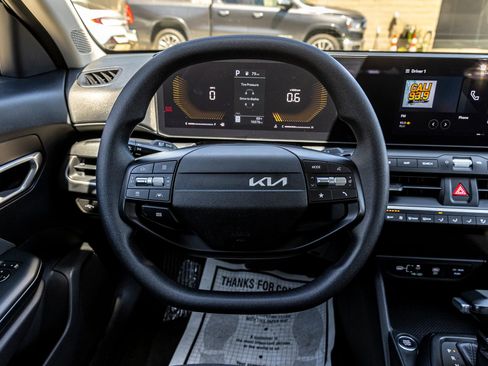Used 2025 Kia K4 FWD image 26