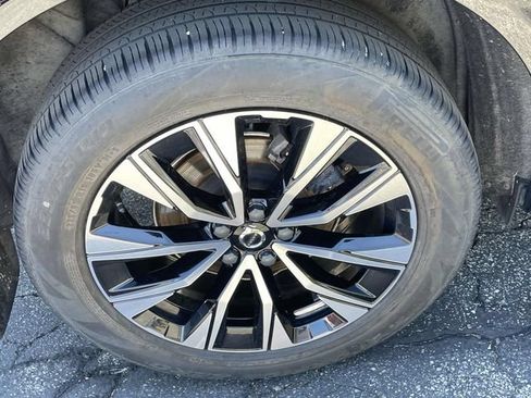 Used 2023 Volvo XC60 B5 Plus w/ Climate Package AWD/4WD image 10
