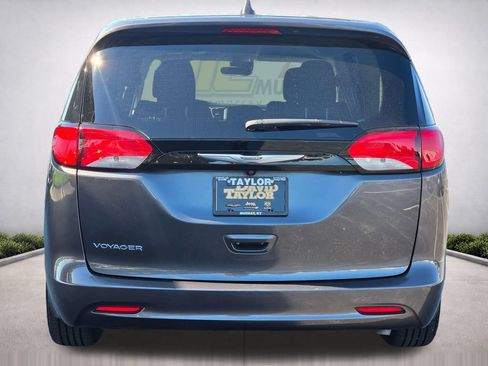 Used 2023 Chrysler Voyager LX FWD image 6