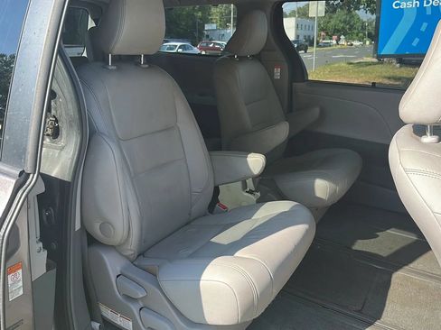 Used 2015 Toyota Sienna XLE w/ XLE Navigation Package AWD/4WD image 19