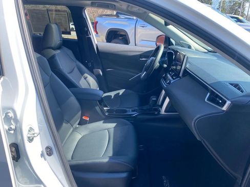 Used 2024 Toyota Corolla Cross XLE w/ Convenience Package image 20