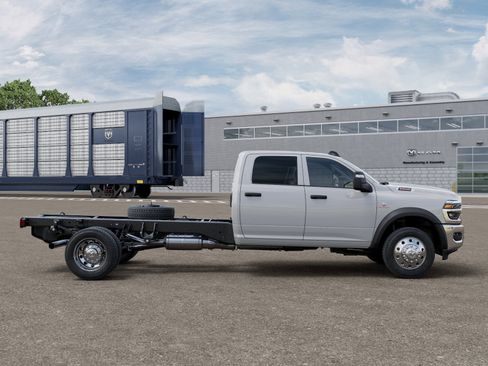 New 2026 RAM 5500 Tradesman AWD/4WD image 42