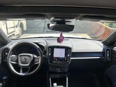Used 2023 Volvo XC40 Recharge Ultimate w/ Protection Package Premier AWD/4WD image 4