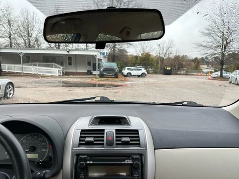 Used 2012 Toyota Corolla LE image 19