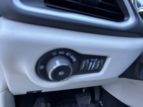 Used 2024 Chrysler Pacifica Touring-L image 26