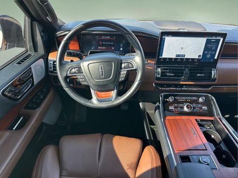 Used 2024 Lincoln Navigator Reserve AWD/4WD image 11