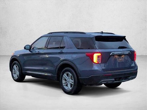 Used 2021 Ford Explorer XLT w/ Equipment Group 202A image 8