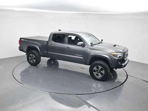 Used 2016 Toyota Tacoma TRD Sport image 38