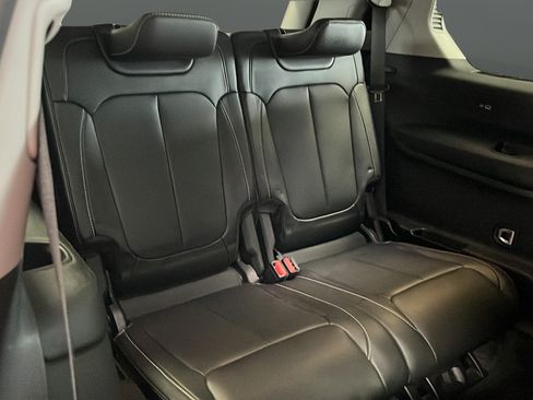 Used 2022 Jeep Grand Cherokee L Limited w/ Black Appearance Package AWD/4WD image 25
