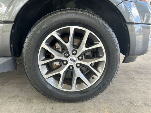 Used 2017 Ford Expedition XLT w/ Equipment Group 202A RWD image 13