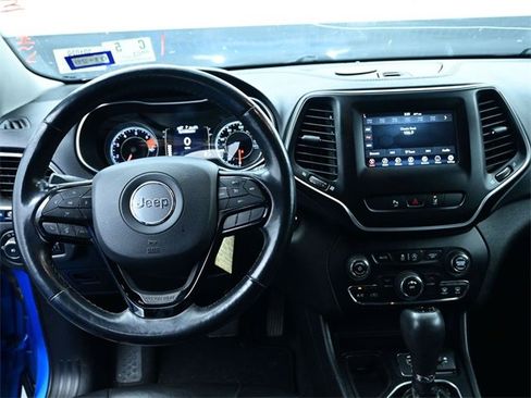 Used 2021 Jeep Cherokee Latitude Plus image 12