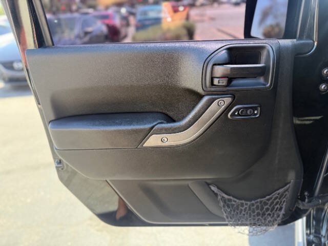 Used 2016 Jeep Wrangler Sport AWD/4WD image 9