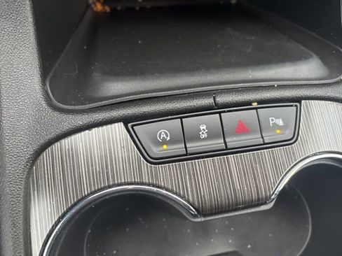 Used 2023 GMC Acadia SLT image 39