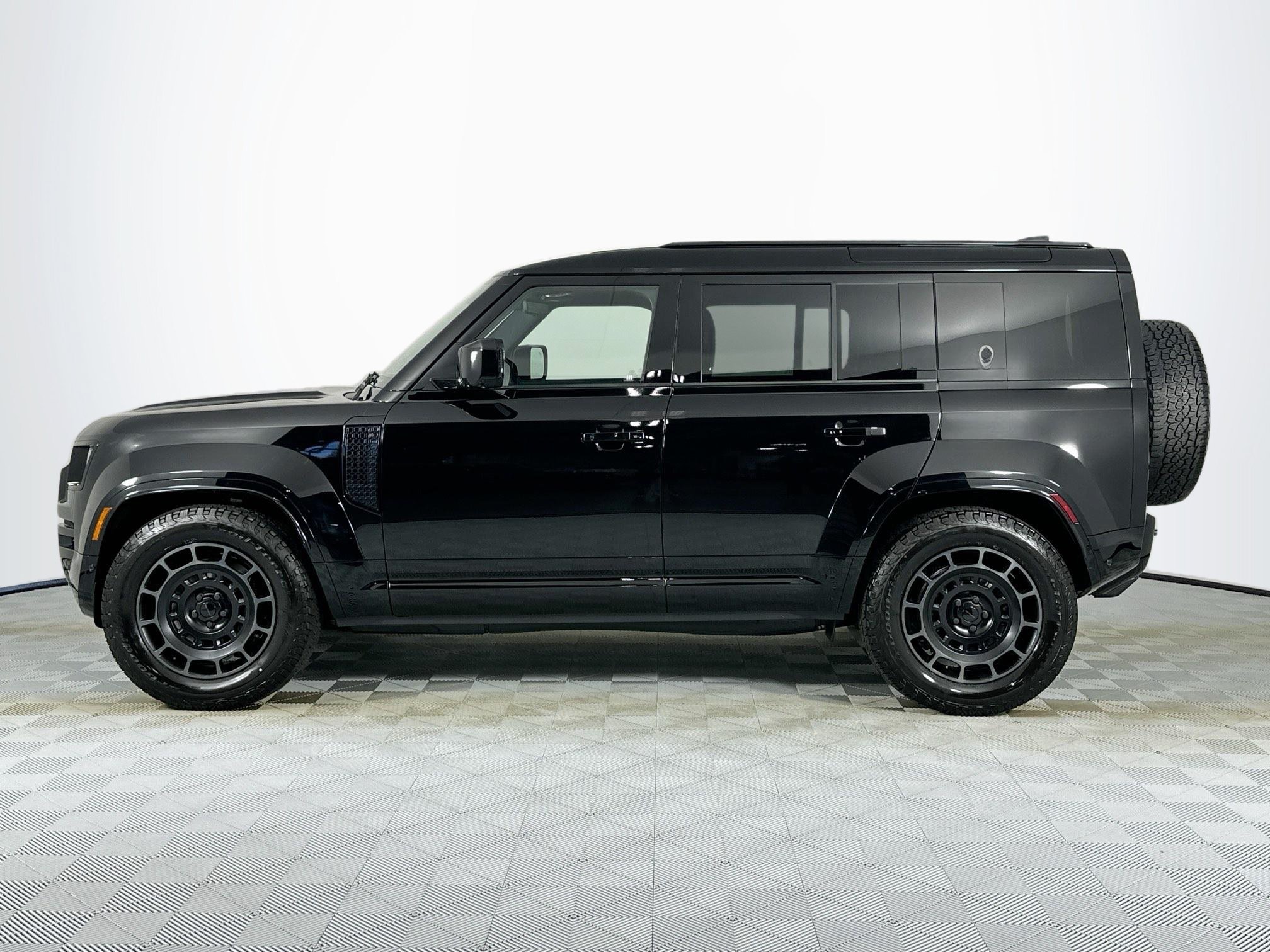 New 2026 Land Rover Defender 110 OCTA AWD/4WD image 8