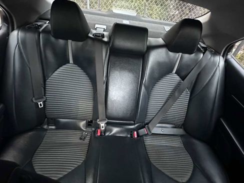 Used 2021 Toyota Camry SE image 10