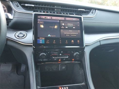 Used 2022 Jeep Grand Cherokee L Limited image 22