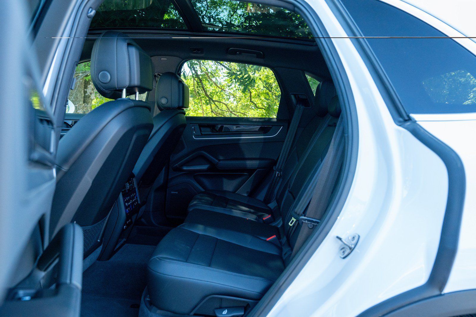 Certified 2026 Porsche Cayenne E-Hybrid AWD/4WD image 32