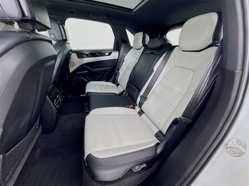 Certified 2024 Porsche Cayenne image 25