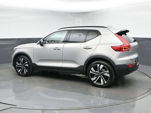 Used 2023 Volvo XC40 B5 Plus w/ Protection Package Premier AWD/4WD image 7